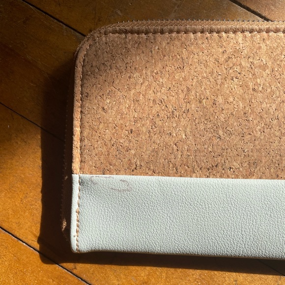 Women’s clutch/wristlet - Picture 3 of 7